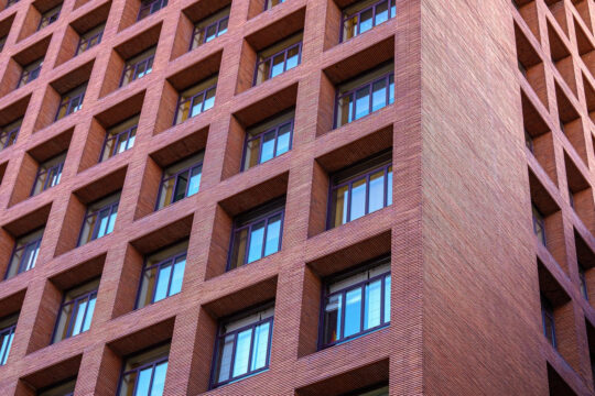 Okna Wrocław – jak wybrać stolarkę okienną, która zapewni komfort na lata?