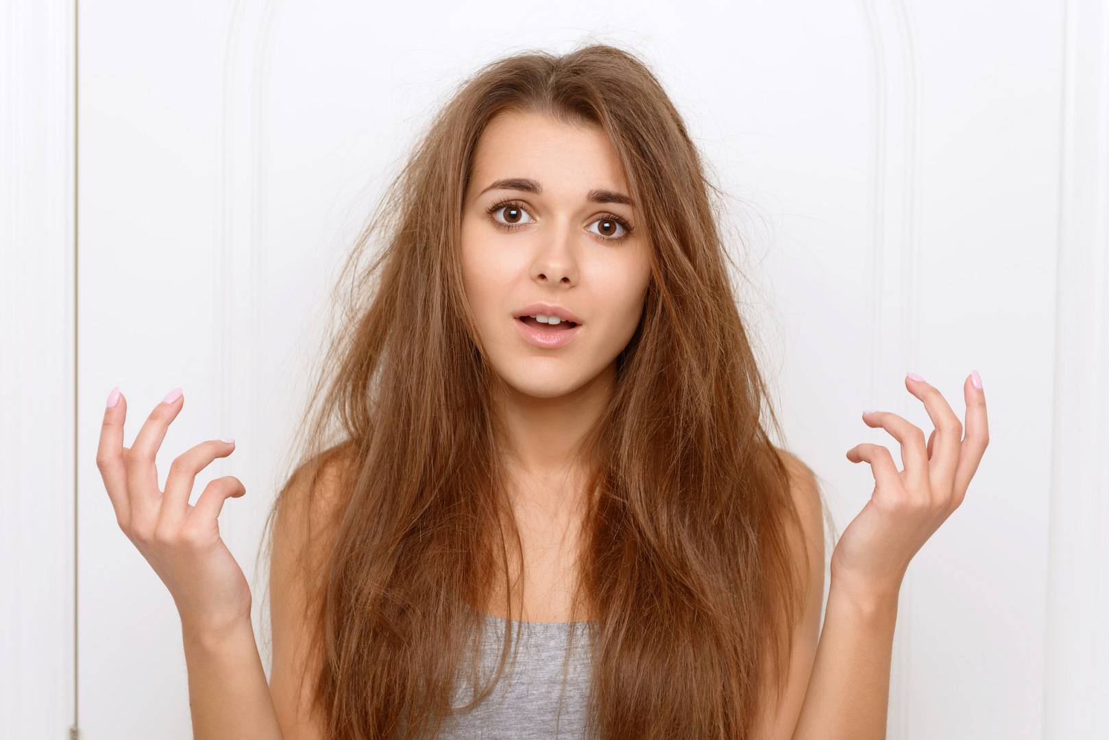 Jak poprawnie pielęgnować zniszczone włosy?