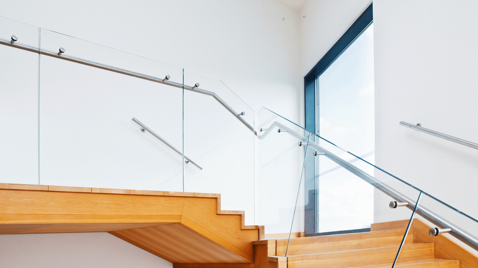 Jakie są zalety szklanych balustrad?