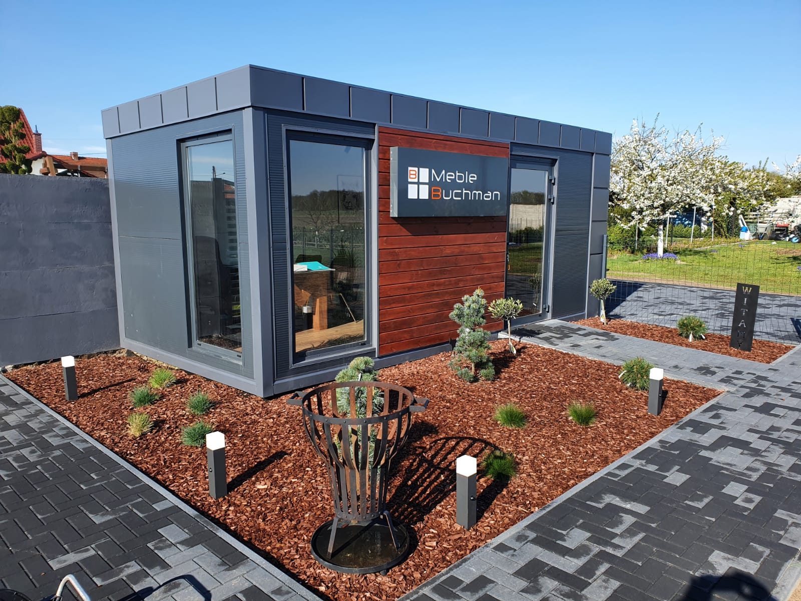 Dlaczego pawilony handlowe i usługowe zyskują na znaczeniu w erze gospodarki hybrydowej?