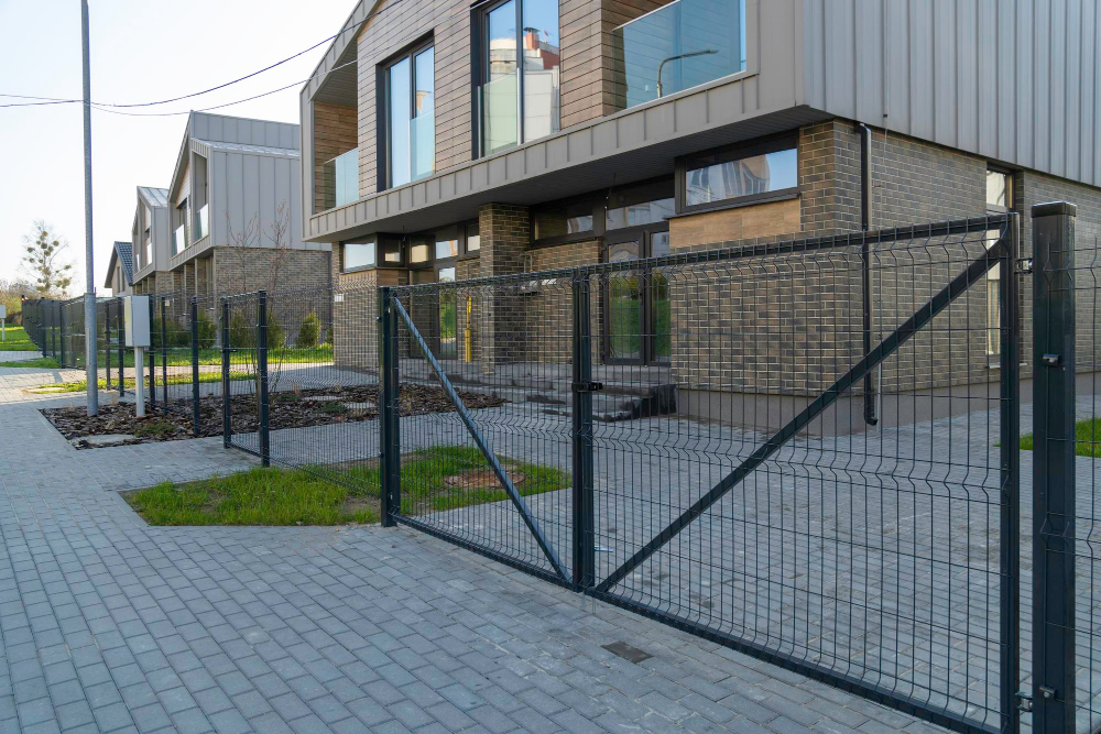 Nowoczesne ogrodzenia - połączenie prywatności, designu i trwałości