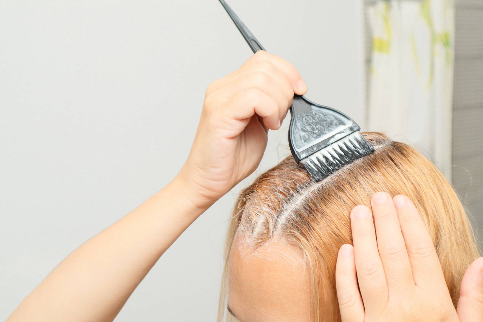 Tonowanie włosów: jak uzyskać chłodny, neutralny lub ciepły odcień?