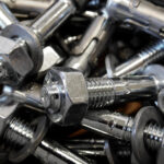 Najczęstsze błędy przy montażu kotew stalowych w betonie – jak ich uniknąć?